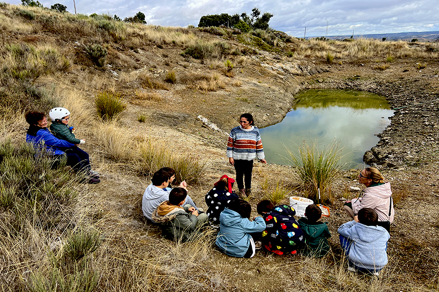 Saída de campo do projeto Water Bridges pôs a comunidade escolar no trilho do cágado-de-carapaça-estriada